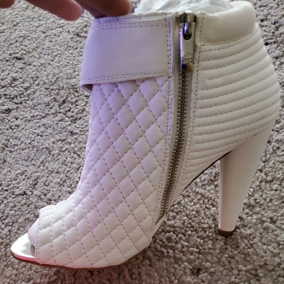 Kristin Cavalari - Chinese Laundry Booties - Picture 4 of 6